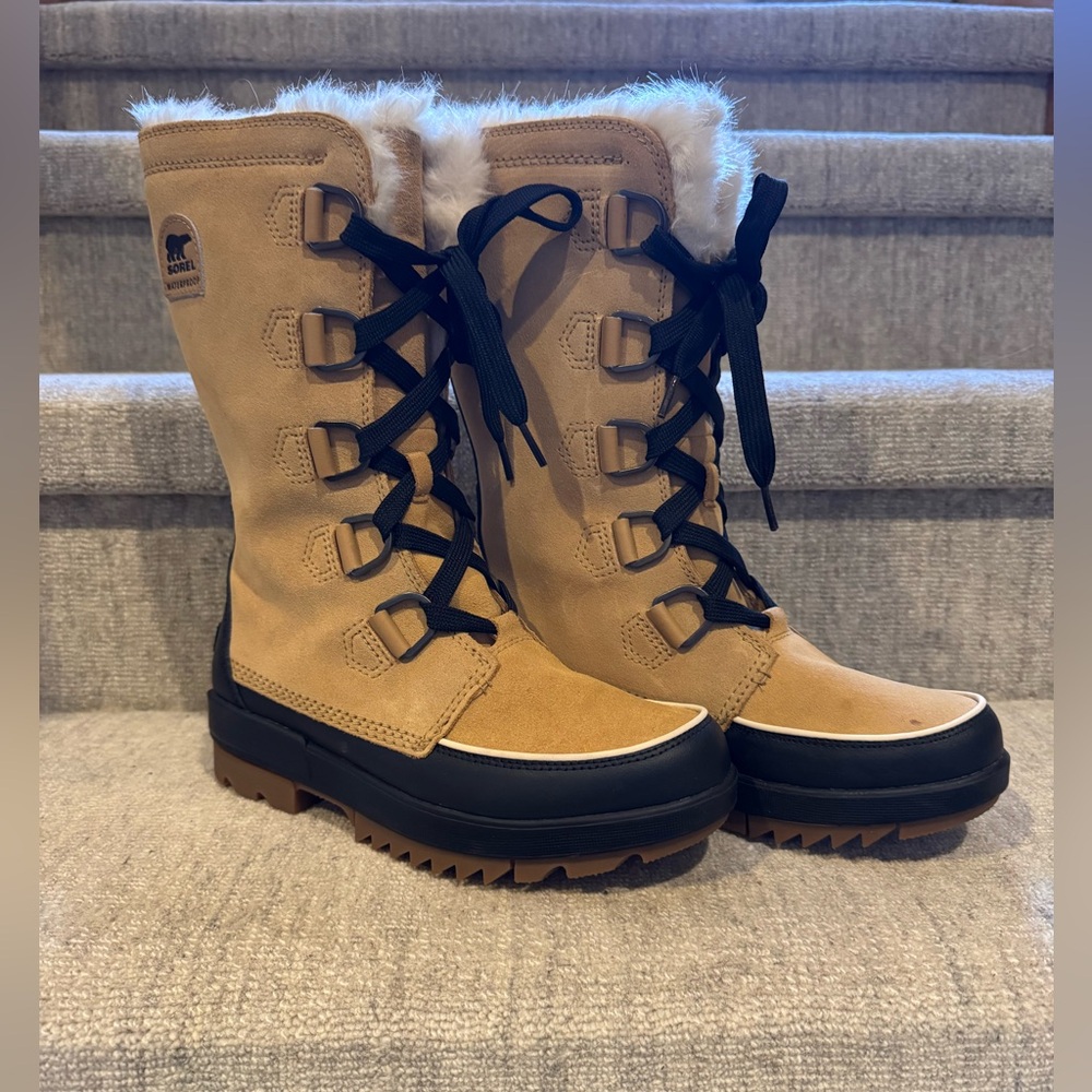 Sorel Tivoli tan boots size 8